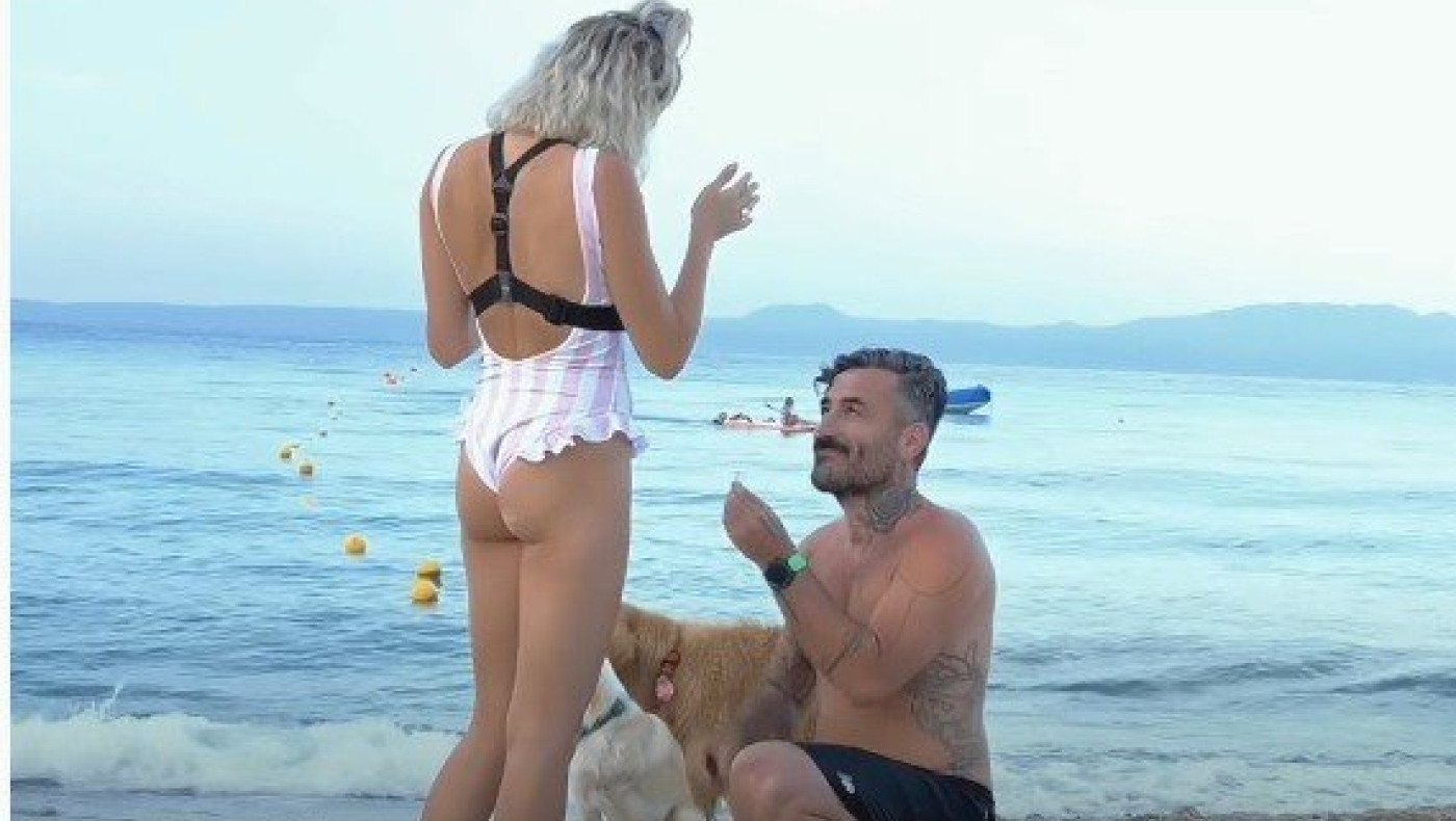 Γιώργος Μαυρίδης: Η πρόταση γάμου στην σύντροφό του στην παραλία και η απάντηση!