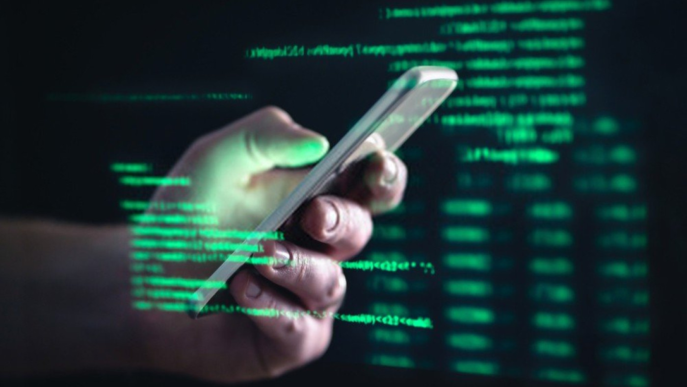 Κινητό τηλέφωνο: Πώς θα καταλάβετε αν το παρακολουθούν