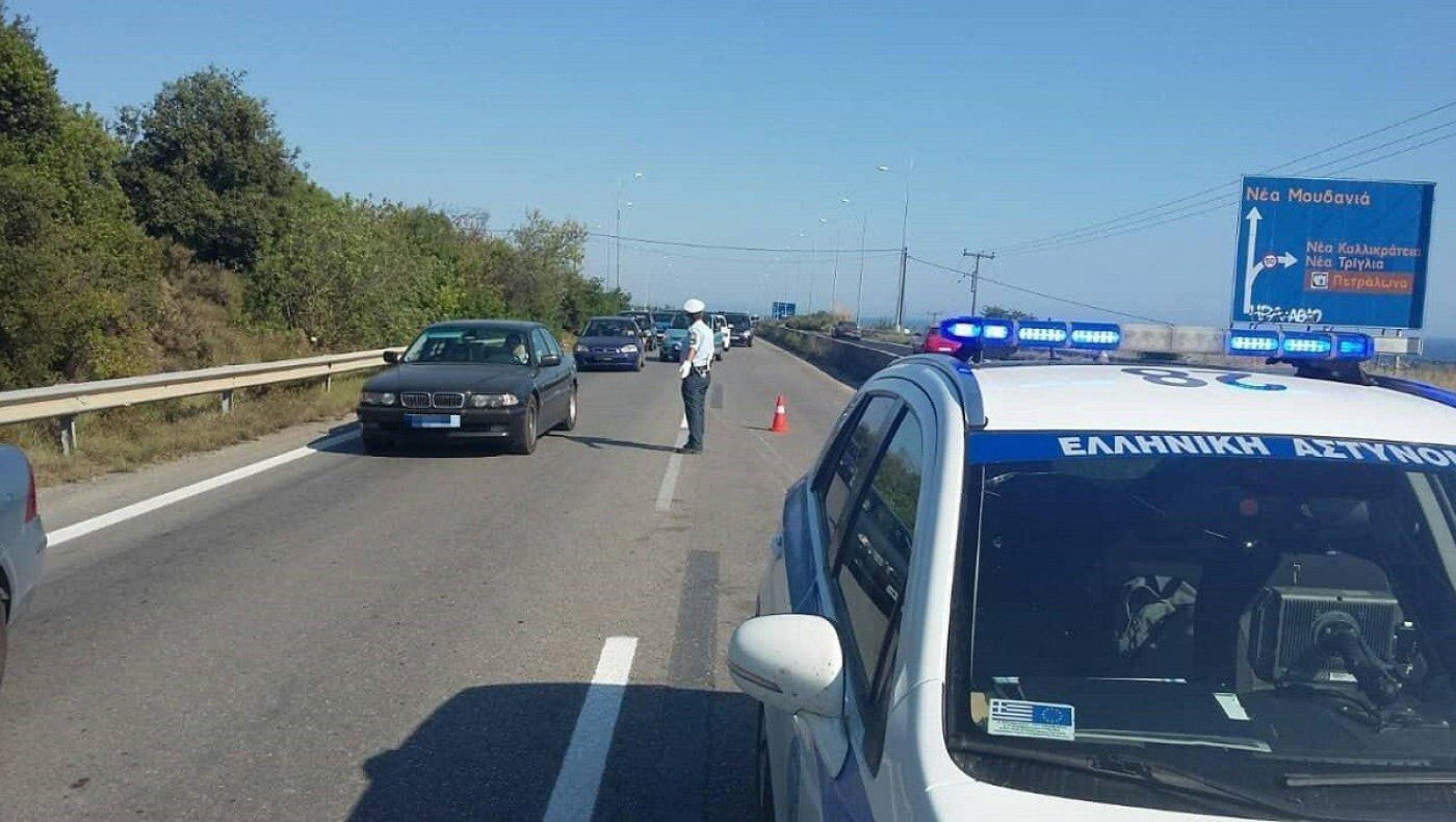 ΠΡΙΝ ΛΙΓΟ: Καραμπόλα τεσσάρων ΙΧ στη Μουδανιών – Διακοπή της κυκλοφορίας και δύο τραυματίες