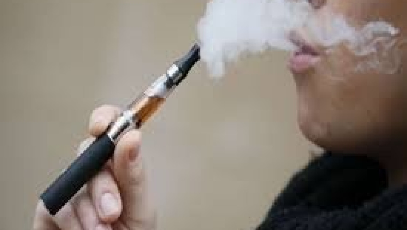 Ηλεκτρονικό τσιγάρο: Η γεύση που απειλεί περισσότερο τους πνεύμονες