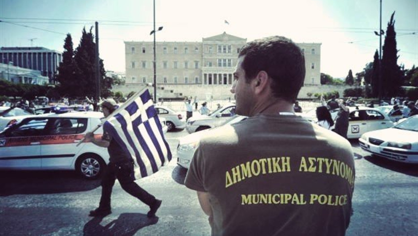 Σε αστυνομικά τμήματα παρουσιάστηκαν 1536 πρώην δημοτικοί αστυνομικοί 