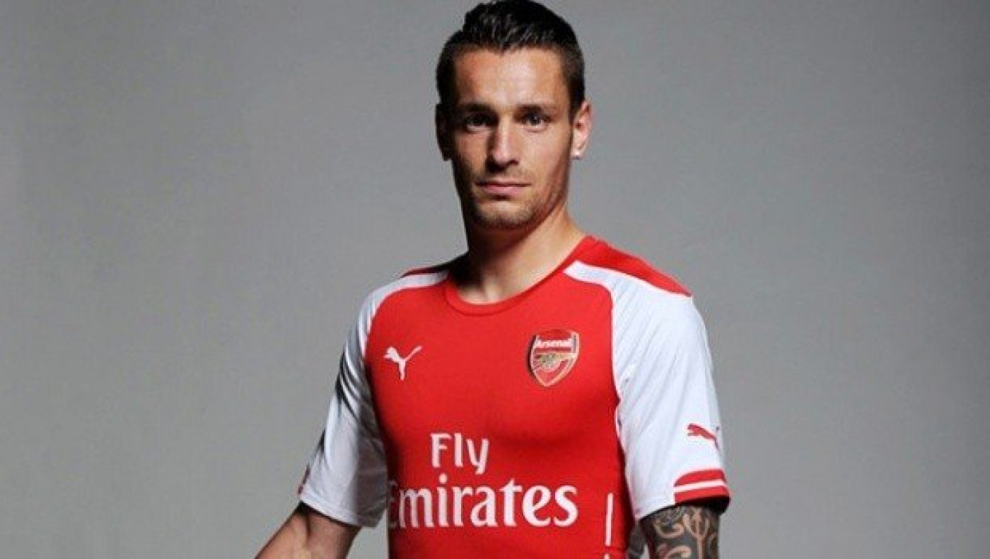 «Κανονιέρης» ο Ντεμπισί 