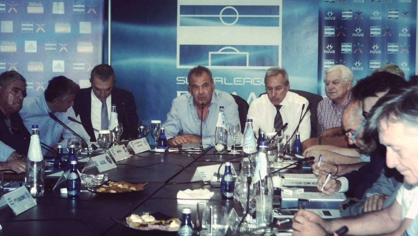 Οσα δε φτάνει η αλεπού  τα κάνει κρεμαστάρια...