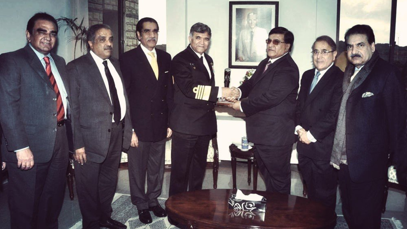 Ο δημοσιογράφος θέλει τον πλούσιο Πακιστανό του