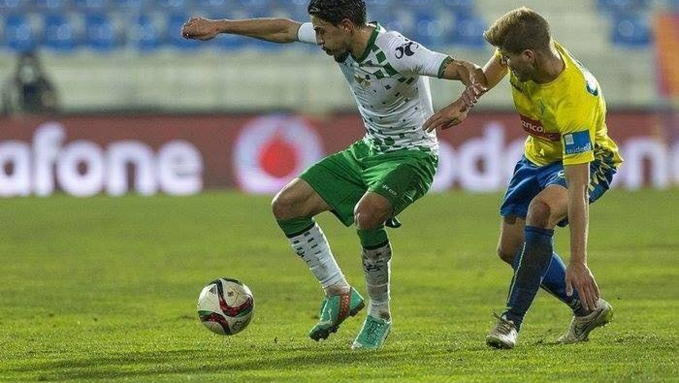 Στην Αθήνα για την ΑΕΚ ο Σιμόες