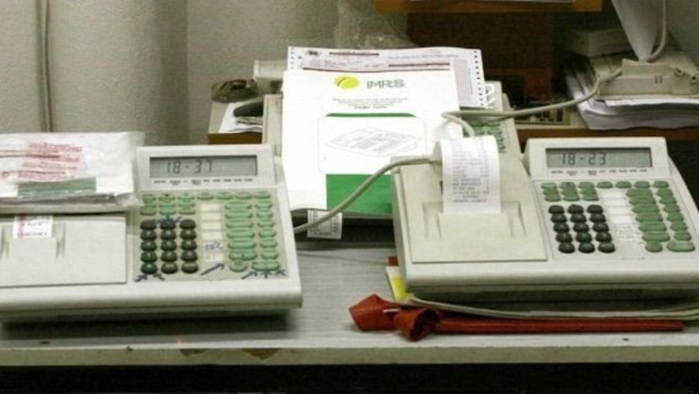 Το «τσιπ» της φοροδιαφυγής! Eκδίδουν αποδείξεις και μετά τις σβήνουν...