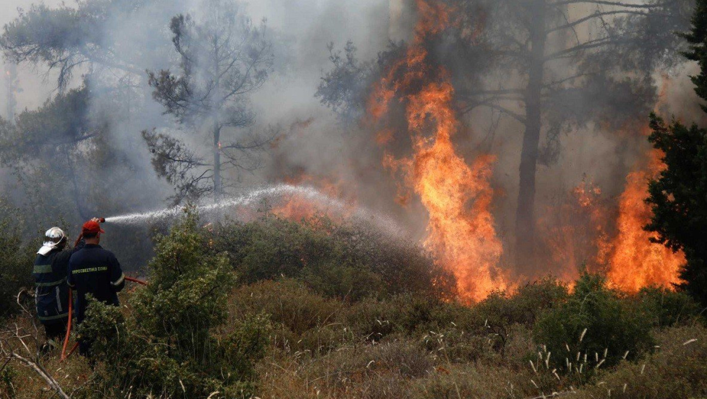 Θάσος: Ανεξέλεγκτο το μέτωπο της φωτιάς