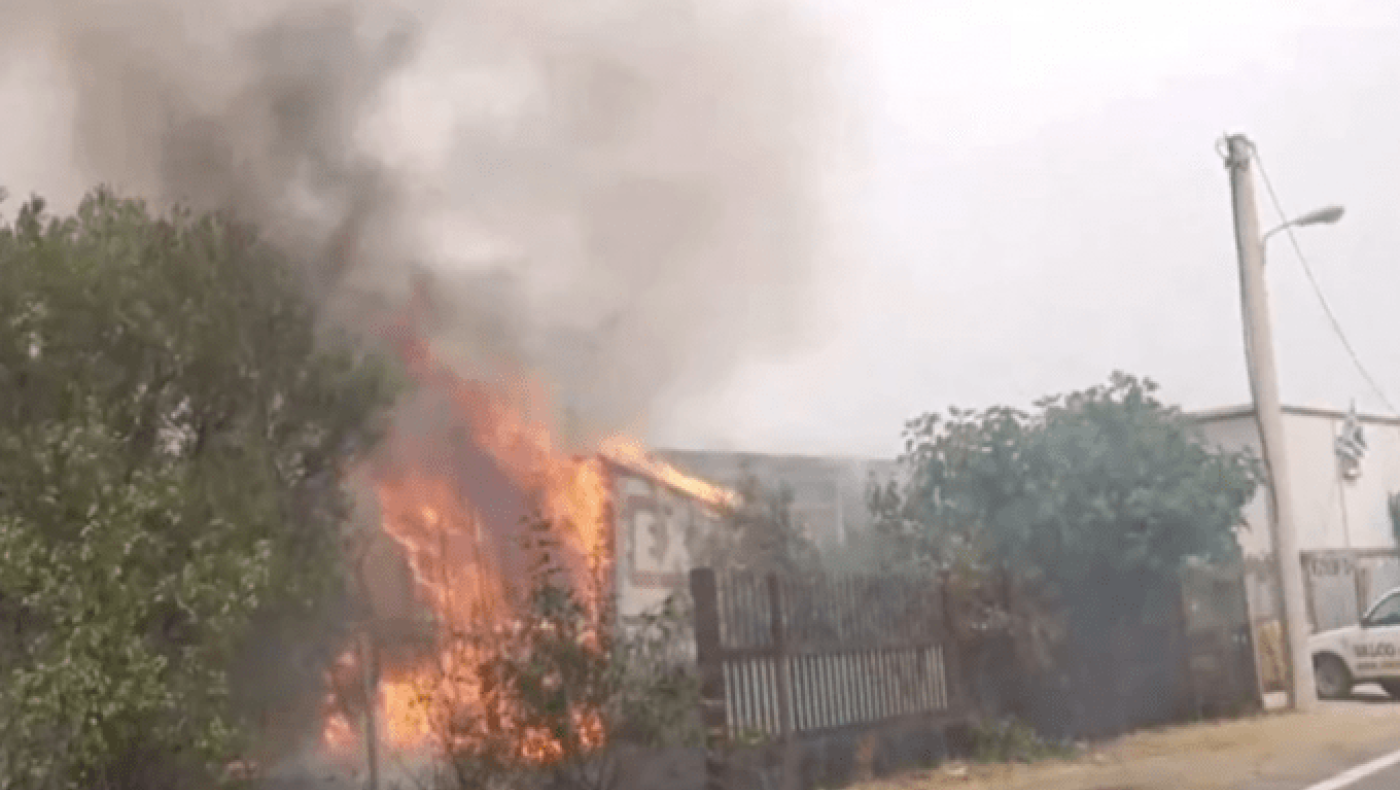 Καίγεται εργοστάσιο με προπάνιο στις Αφίδνες – Ποιες περιοχές εκκενώνονται