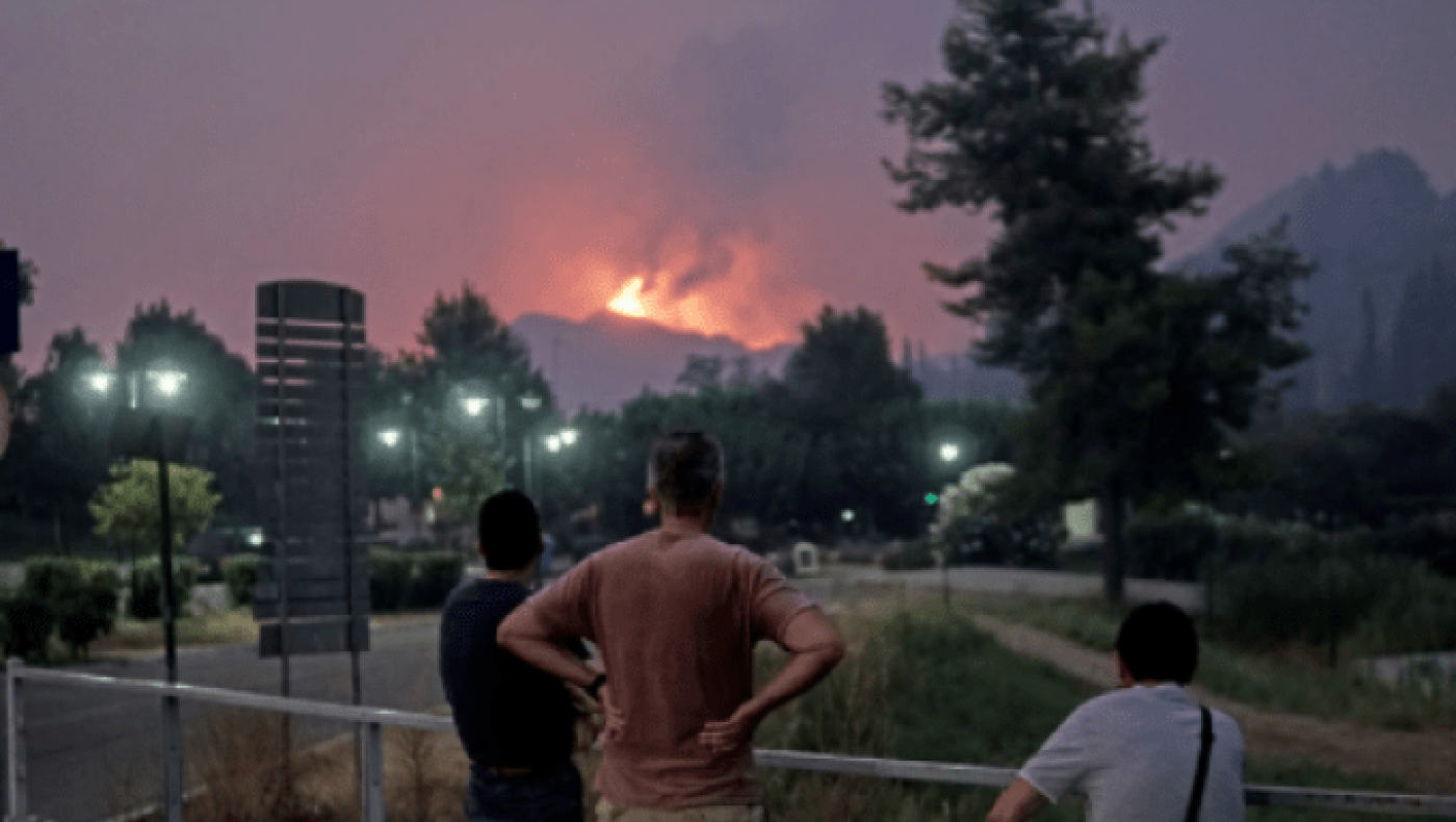 Πελοπόννησος: Στα νοσοκομεία με εγκαύματα και αναπνευστικά 20 πολίτες και τέσσερις πυροσβέστες