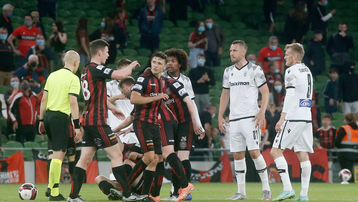 Όποιος δεν έχει μυαλό...