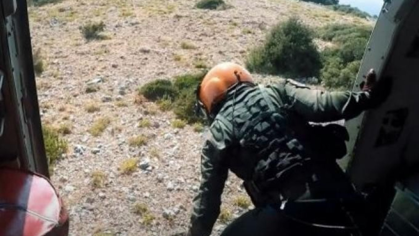 Εντυπωσιακό βίντεο της πυροσβεστικής: Η ομάδα με τα ελικόπτερα που επιχειρεί σε δυσπρόσιτα σημεία