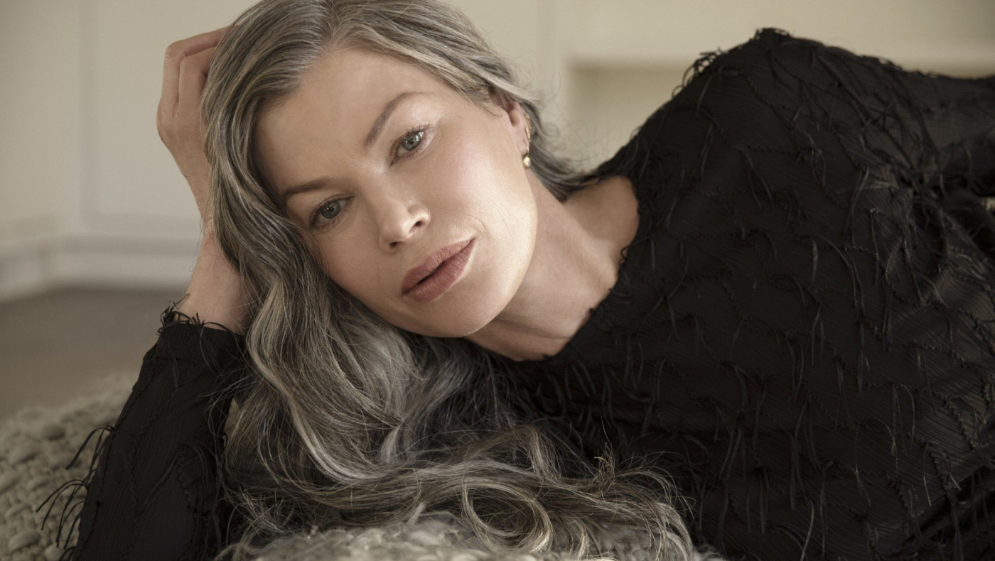 Κάρε Ότις: Μήνυση στον «Γουάινστιν της μόδας» - «Με βίαζε κάθε φορά που η Εβαντζελίστα έφευγε από το διαμέρισμα»