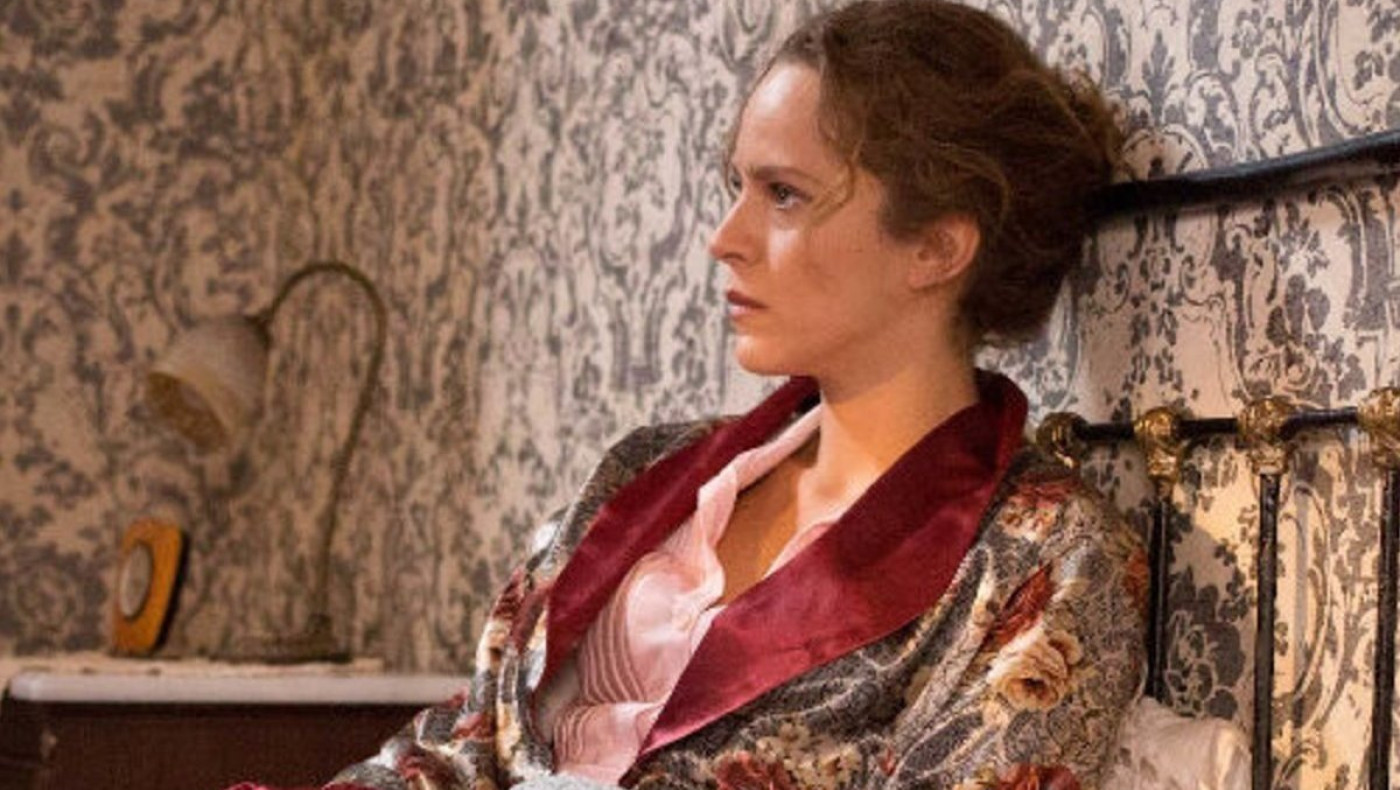 Άγριες Μέλισσες: Νέος άνδρας στη ζωή της Ασημίνας, τα ανατρέπει όλα