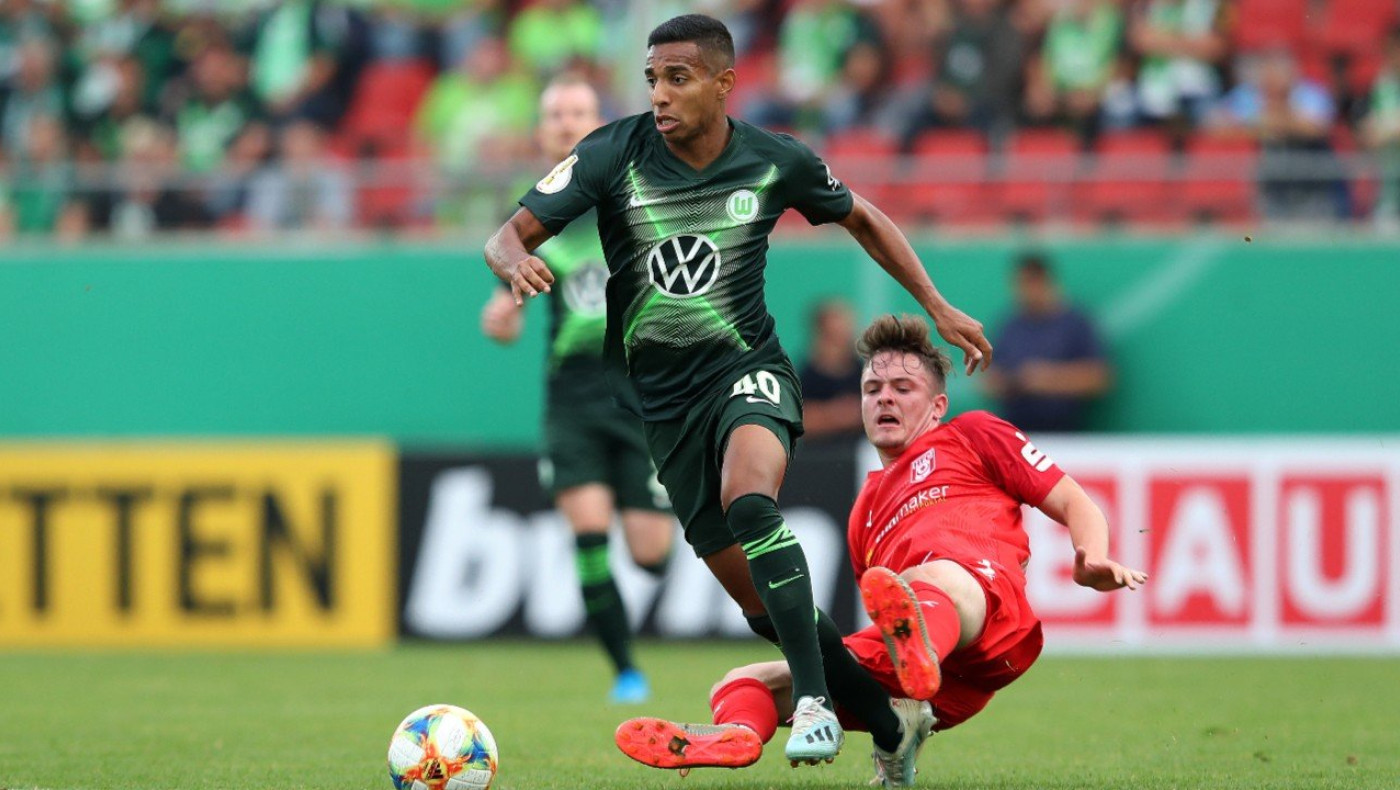 Φαν Μπόμελ: «Ο Ζοάο Βίκτορ θα αποχωρήσει από τη Βόλφσμπουργκ»