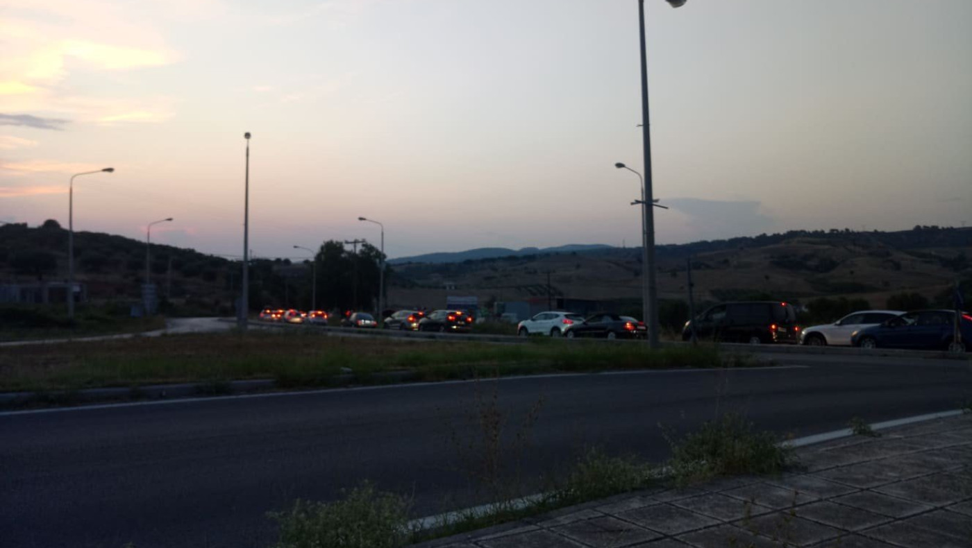 Επιστροφή από Χαλκιδική: Ουρά χιλιομέτρων στη Νικήτη, μέχρι τη στροφή για Μαρμαρά!