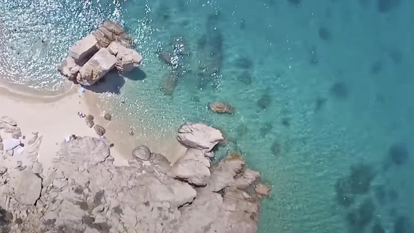 Χαλκιδική: Δεν το πήραν χαμπάρι και κολυμπούσαν στην... ακατάλληλη παραλία