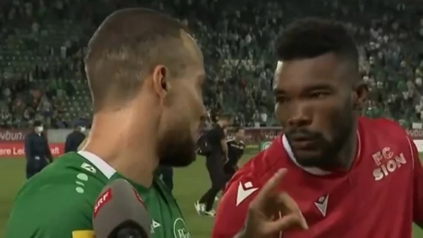 Παίκτης της Σιόν κατήγγειλε live τους οπαδούς για ρατσιστική επίθεση