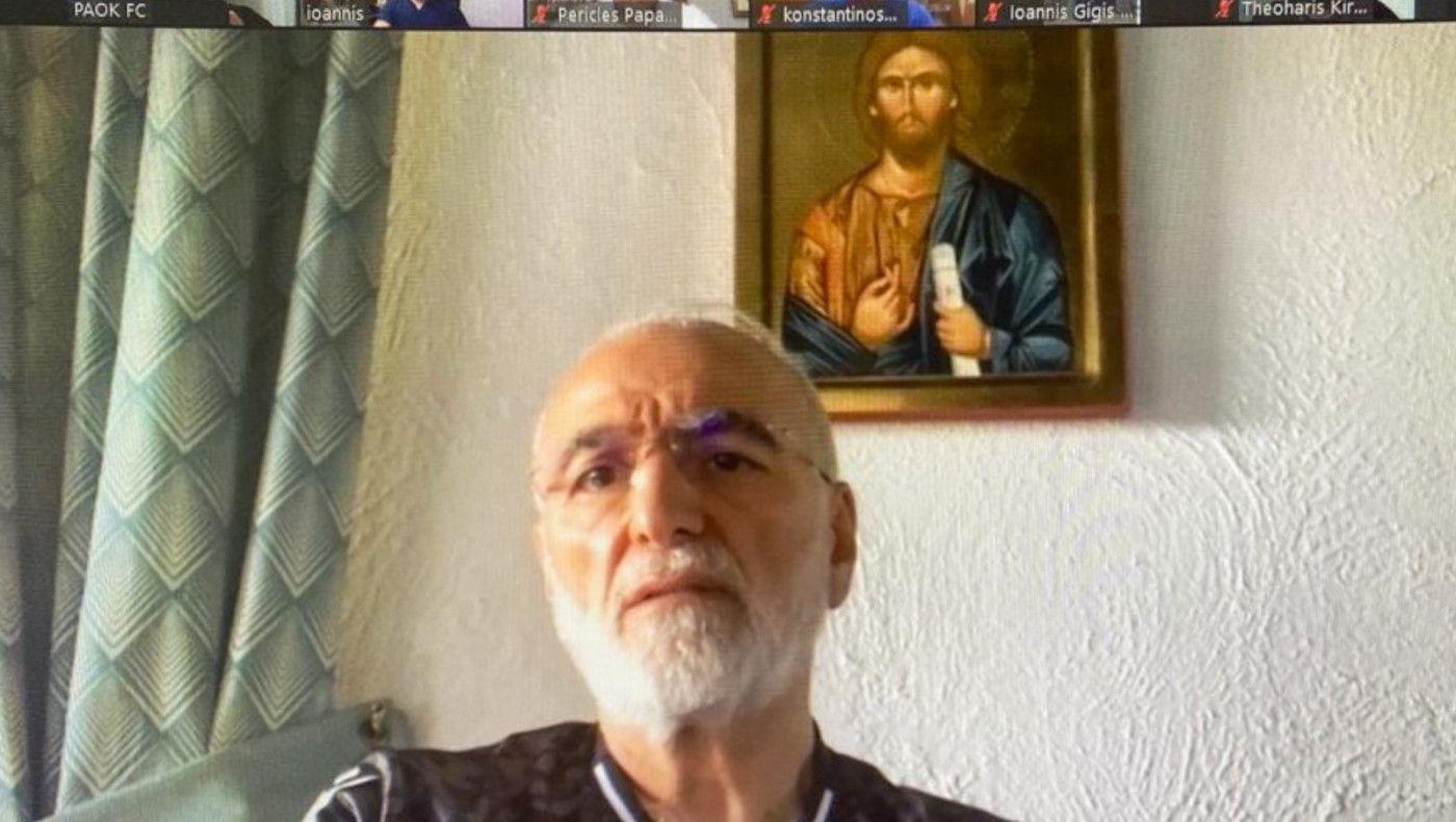 Φωτογραφία: Η συζήτηση του Ιβάν Σαββίδη με το ιατρικό τιμ