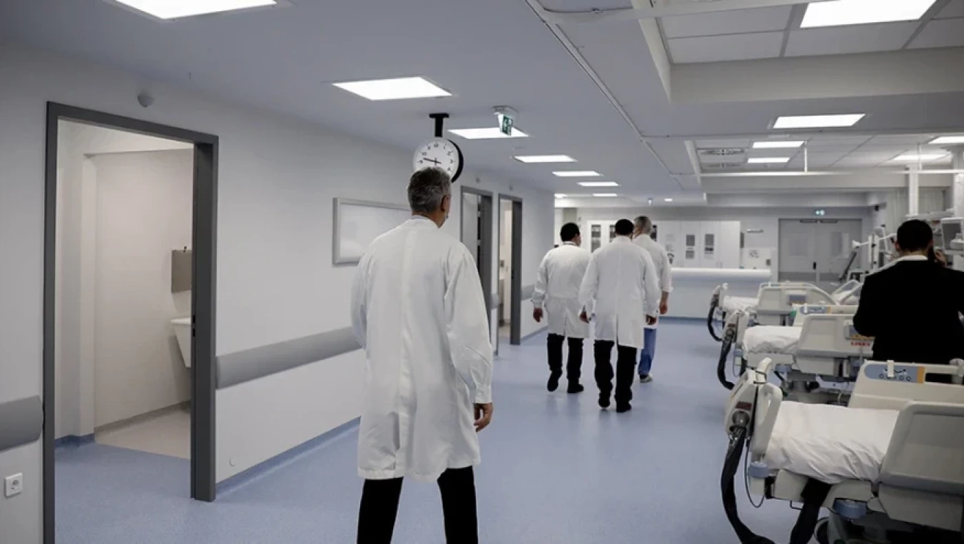 Πώς θα κλείσουν οι τρύπες για 15.000 αναστολές στα νοσοκομεία