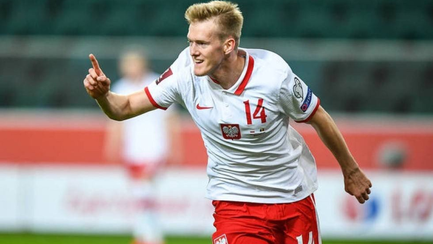 Στη βασική ενδεκάδα της Πολωνίας ο Σφιντέρσκι, στο πλάι του Λεβαντόφσκι