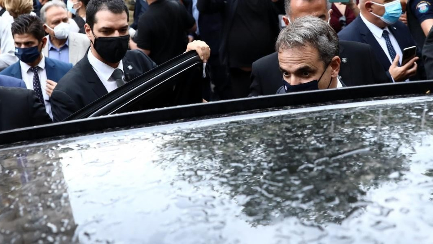 Μητσοτάκης: Αποδοκιμάστηκε στη Μητρόπολη και κατηγόρησε τον Κουτσούμπα!