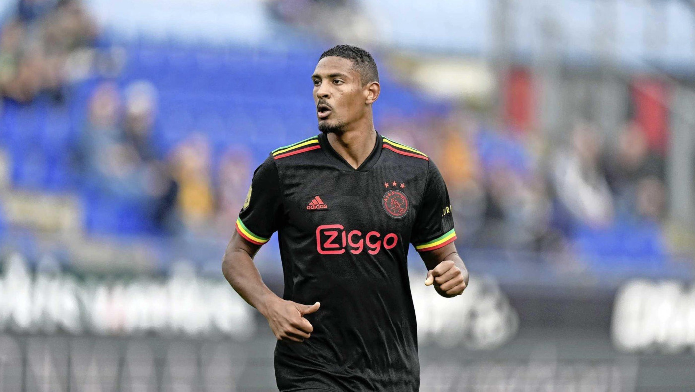 UEFA: Απαγόρευσε τη χρήση της φανέλας του Άγιαξ που αφιερώθηκε στον Μπομπ Μάρλεϊ!