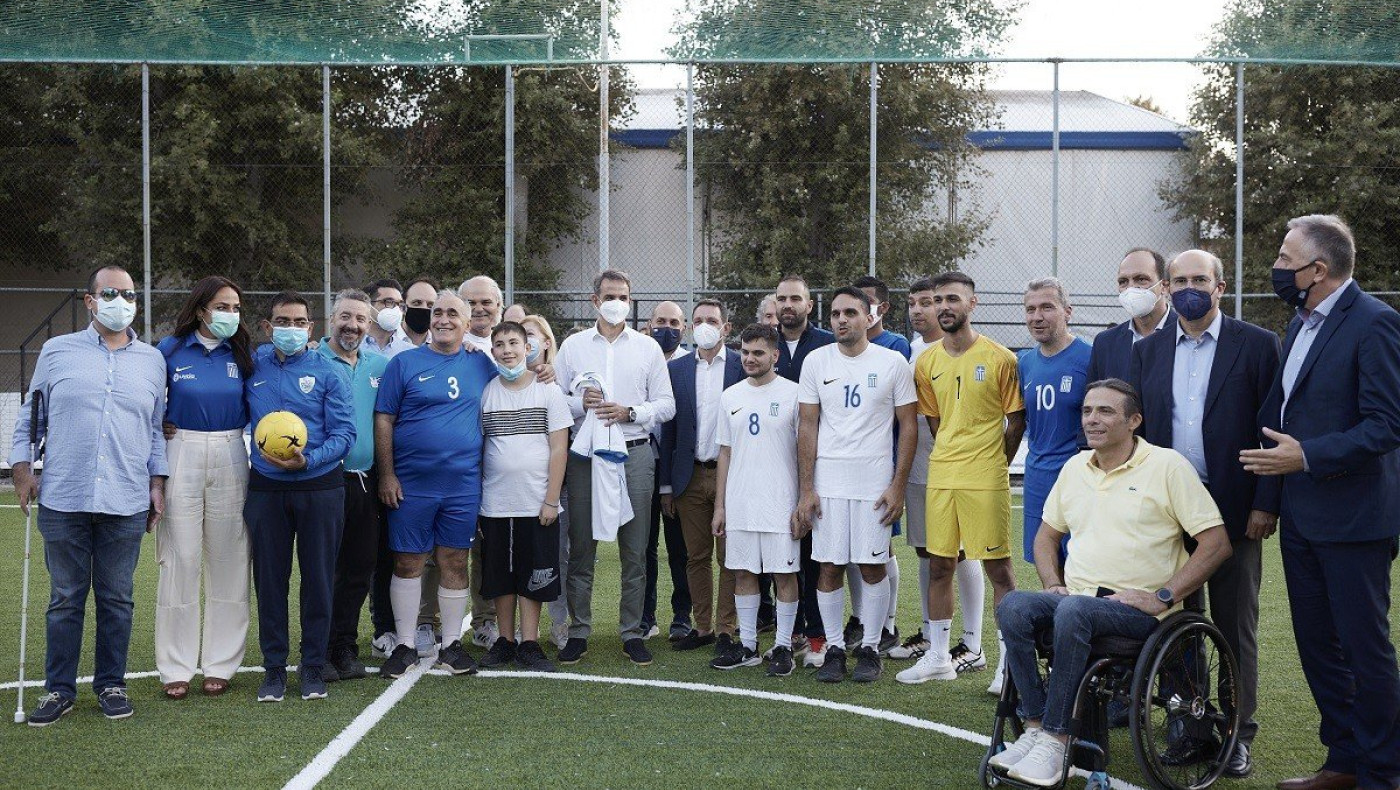 O Κ. Μητσοτάκης πήγε στην προπόνηση της Εθνικής Ομάδας Ποδοσφαίρου Τυφλών