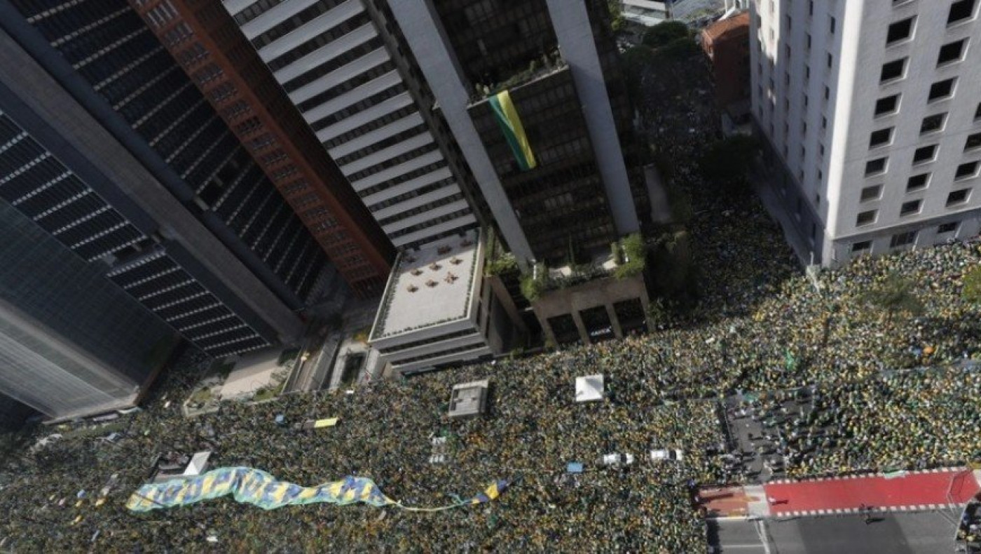 Λαοθάλασσα στη Βραζιλία κατά της υποχρεωτικότητας και υπέρ των ατομικών ελευθεριών!