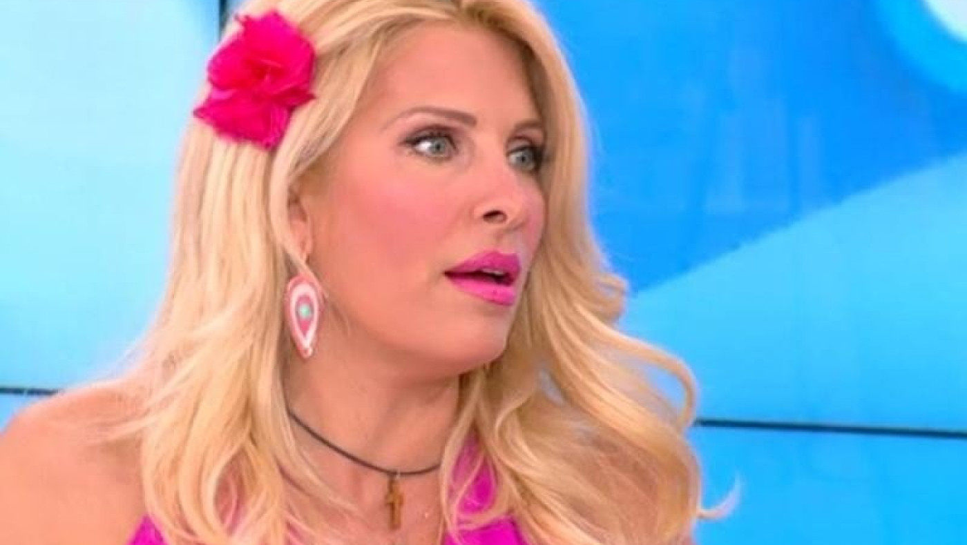 Ελένη Μενεγάκη: «Εσύ χώρισες και ήσουν Je t’ aime μ’ άλλη»! (ΒΙΝΤΕΟ)