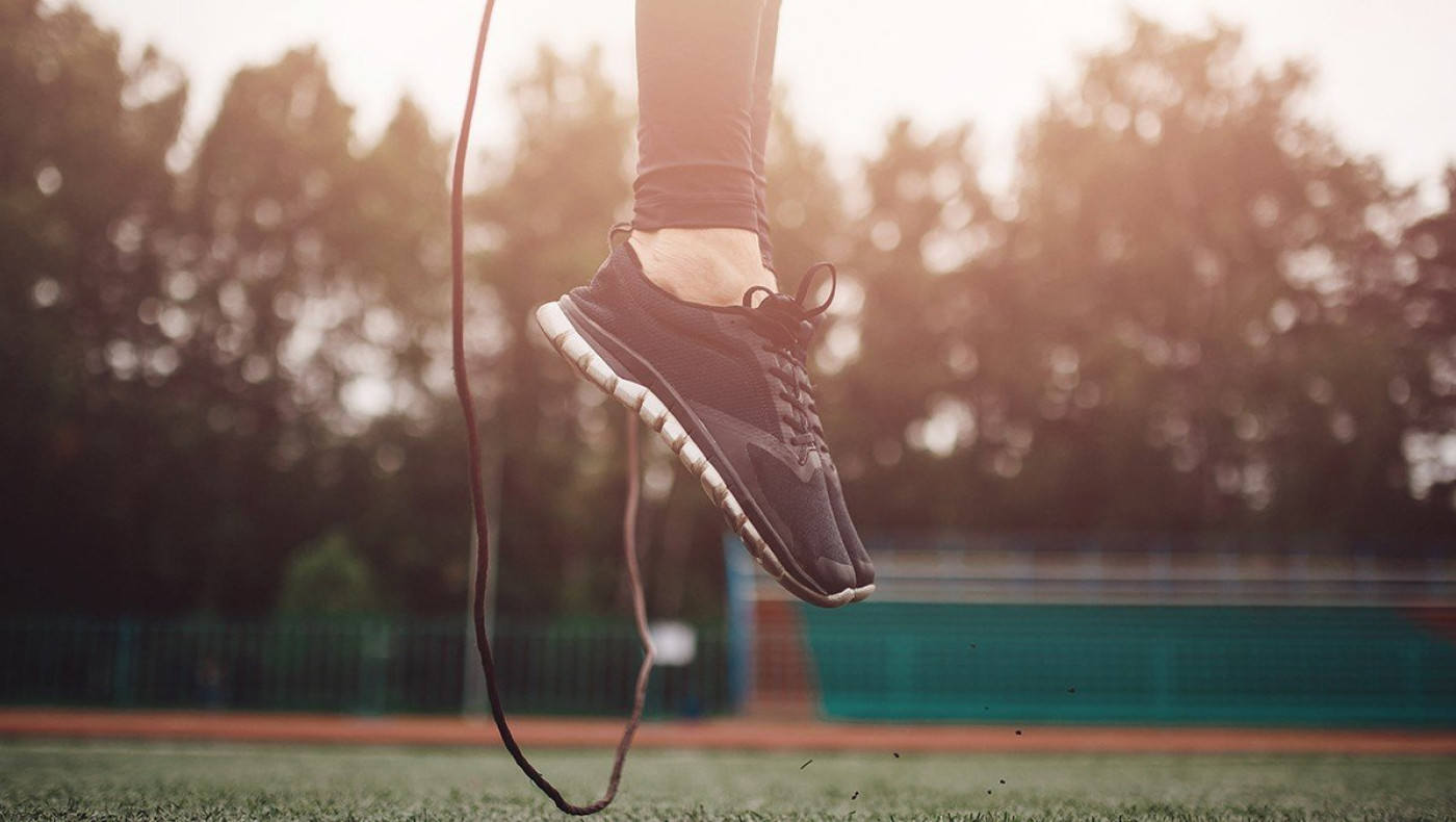 Αυτή είναι η άσκηση που καίει λίπος και δυναμώνει καρδιά και οστά