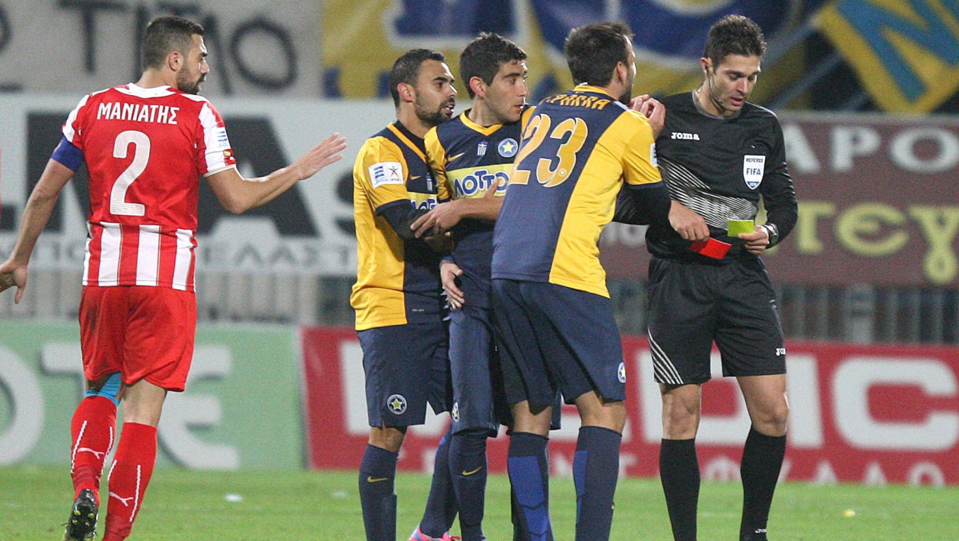 Κατάντια! Ο μακελάρης της παράγκας τηλεκριτικός της διαιτησίας στο MEGA﻿