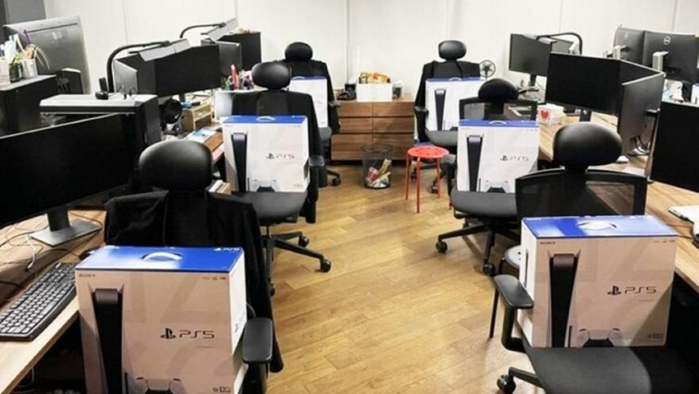 Διευθυντής εταιρείας δώρισε PS5 σε όλους τους εργαζόμενους της!