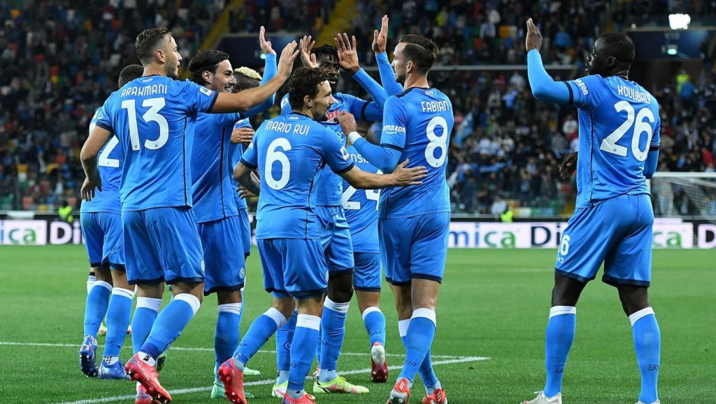 Μόνη στην κορυφή μετά από 3.5 χρόνια!