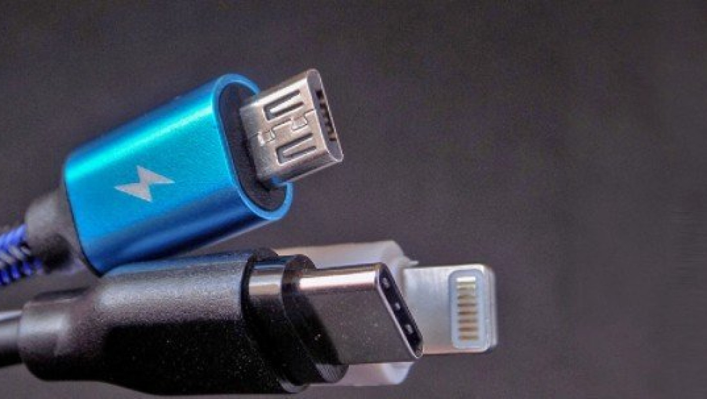 Ο κοινός φορτιστής στα κινητά μας εξοικονομεί 250 εκατ.ευρώ!