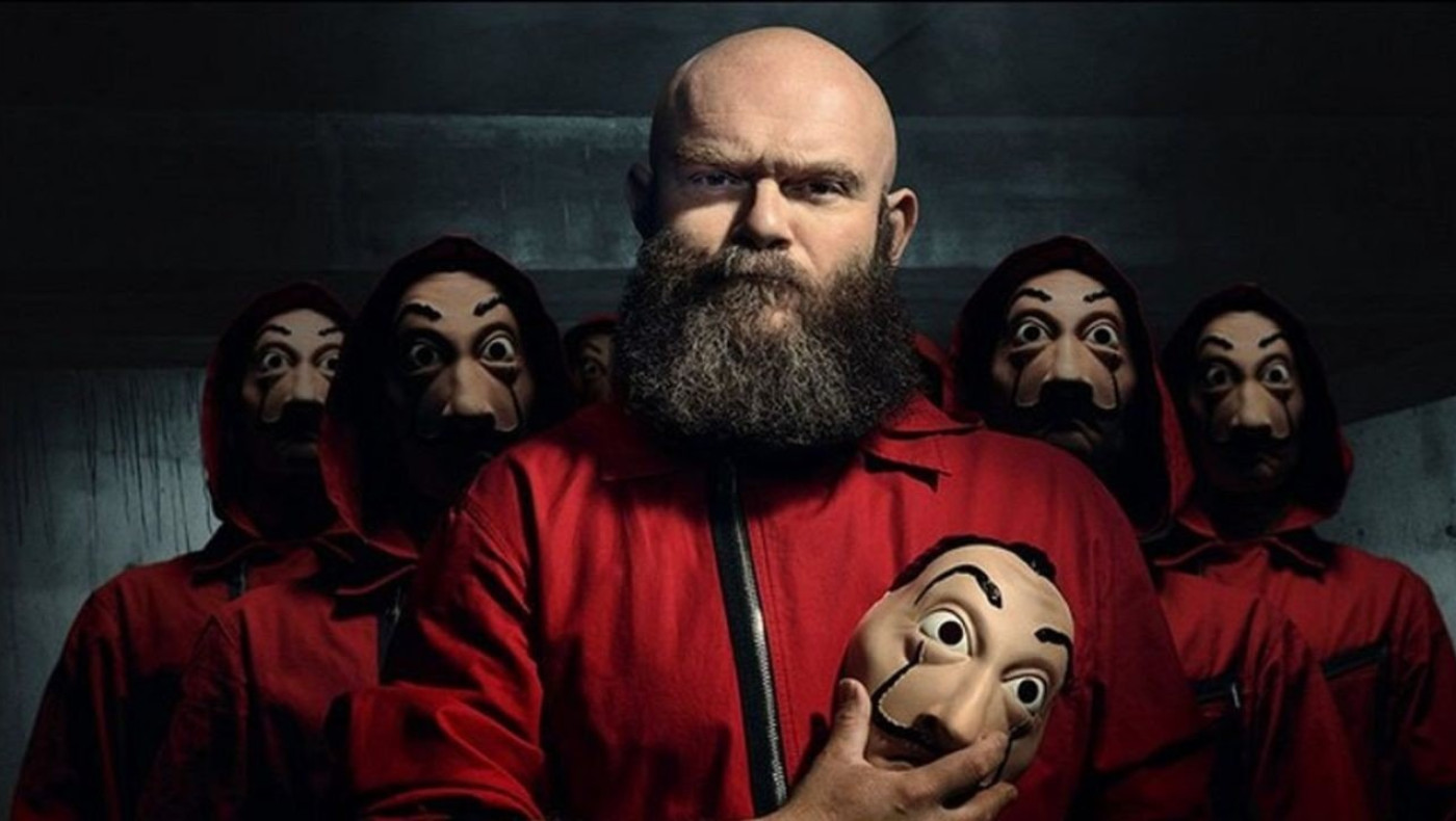 La Casa De Papel: Ο «Ελσίνκι» εμφανίστηκε με μπλουζάκι… Αντετοκούνμπο!