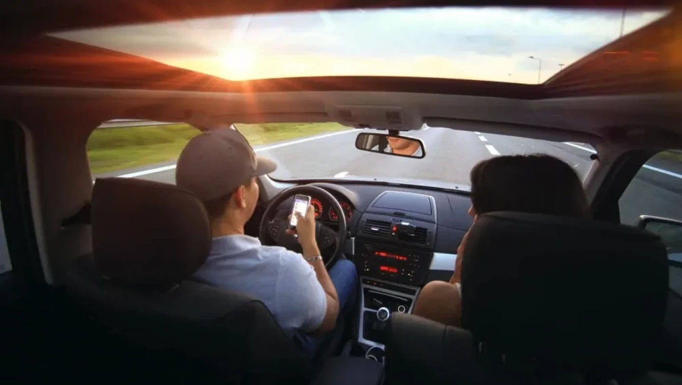 Οι πιο επικίνδυνες συνήθειες πίσω από το τιμόνι