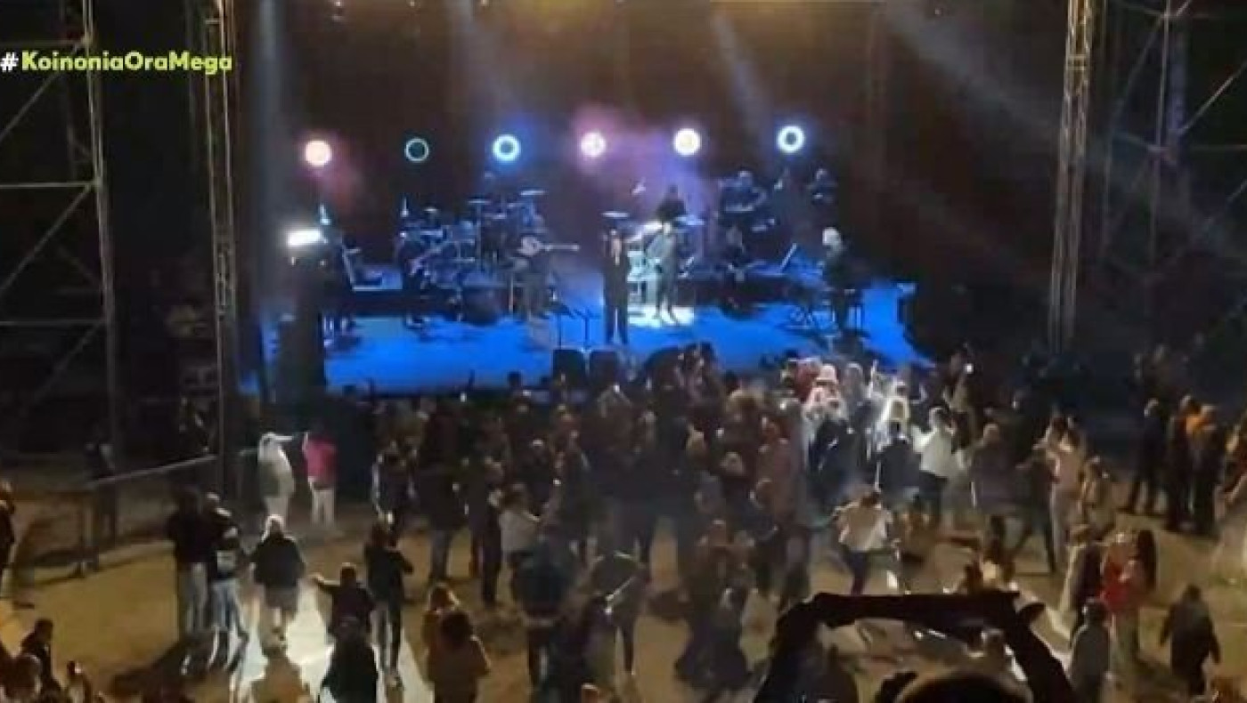 Θεσσαλονίκη-Πάριος: Ολοκληρώθηκε νωρίτερα η συναυλία λόγω... χορών και συνωστισμού