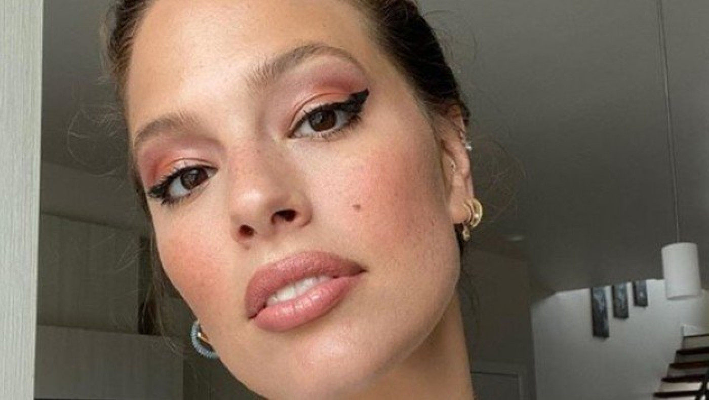 Η Ashley Graham δείχνει τις ραγάδες της στην πιο body positive φωτογραφία της ημέρας