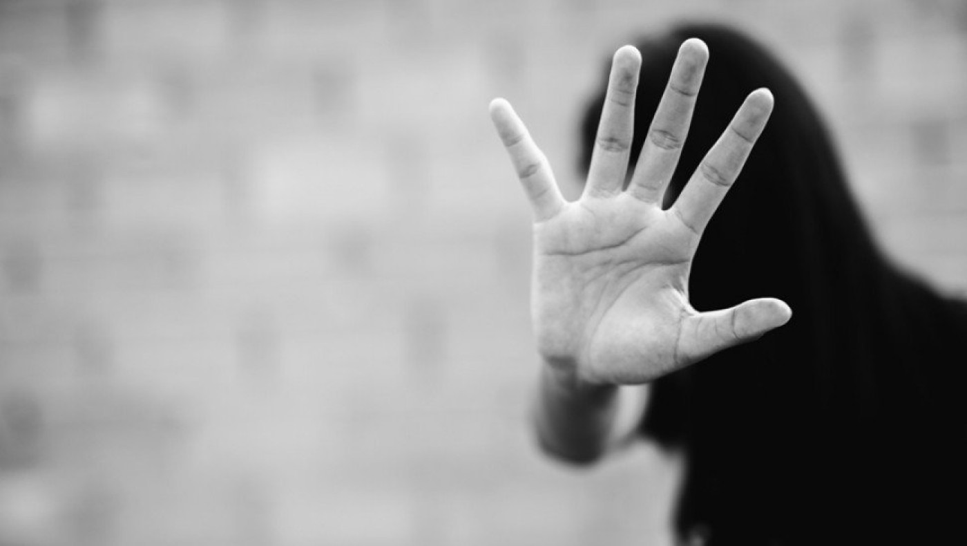 ΑΔΙΑΝΟΗΤΟ: Απήγαγαν 14χρονη για 1 μήνα – Την βίαζαν και την έκαιγαν με φλόγιστρο