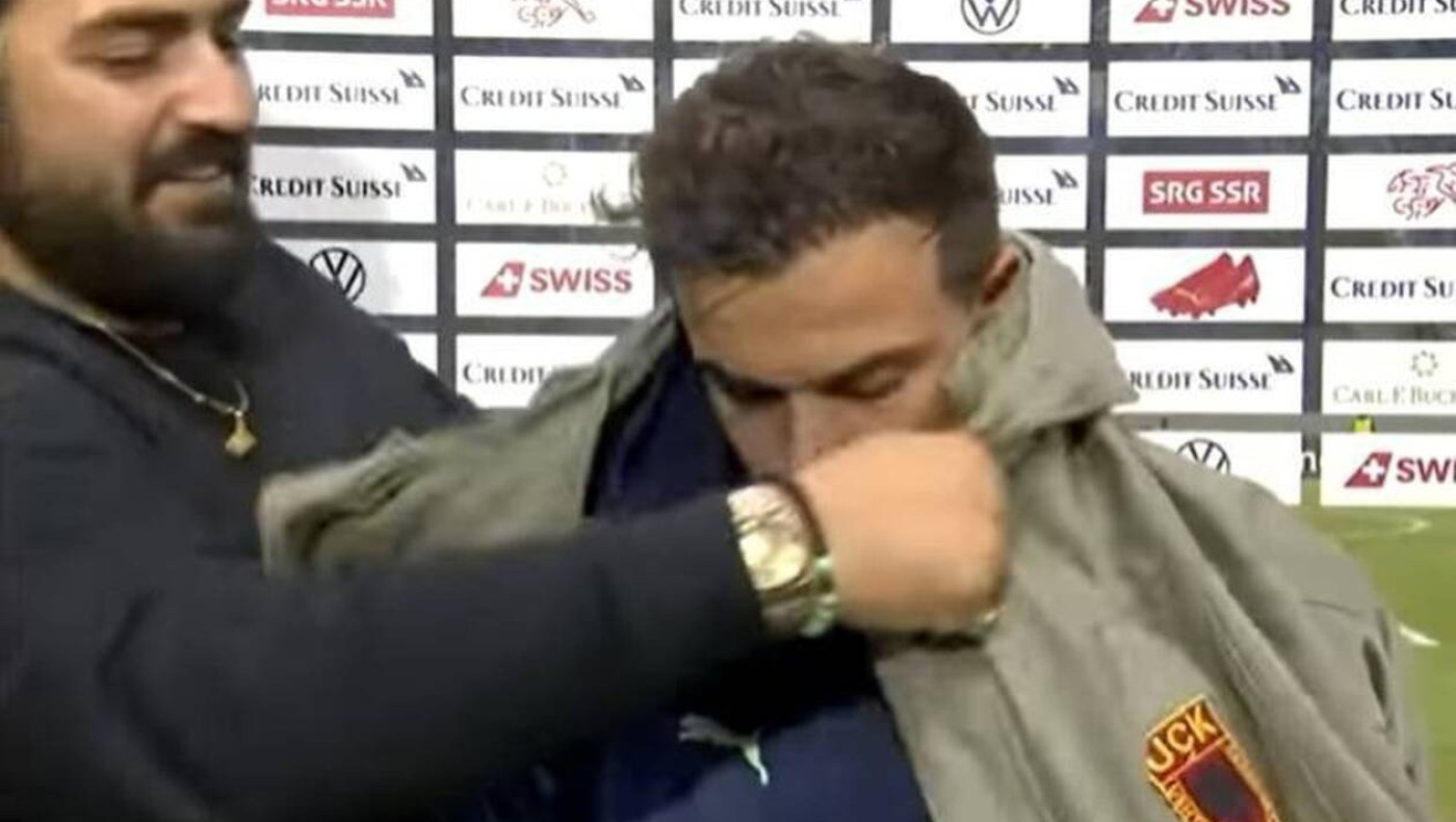 Εθνικιστικό ντου on air, άντρας φόρεσε τζάκετ του UCK στον Σακίρι!