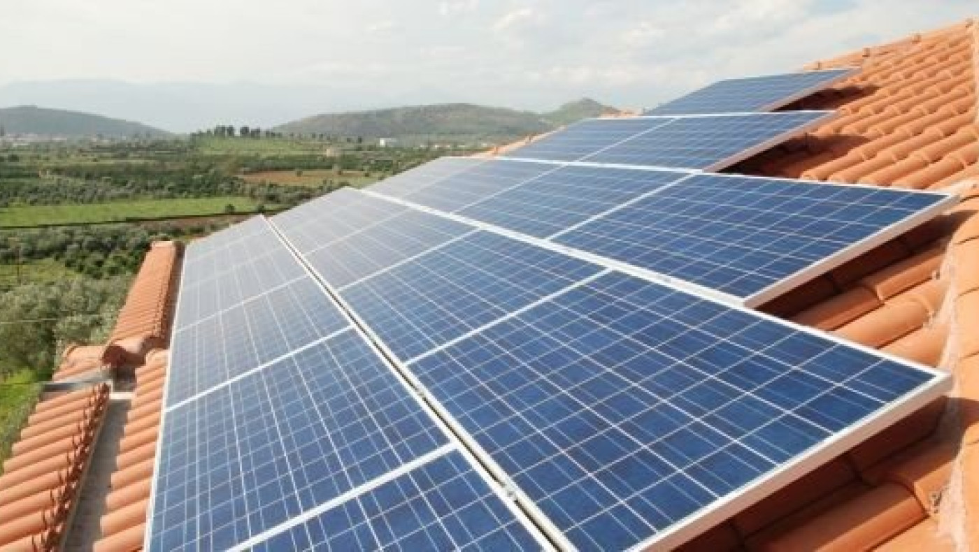 Φωτοβολταϊκά στη στέγη - Πώς δεν θα πληρώσεις ρεύμα για 25 χρόνια