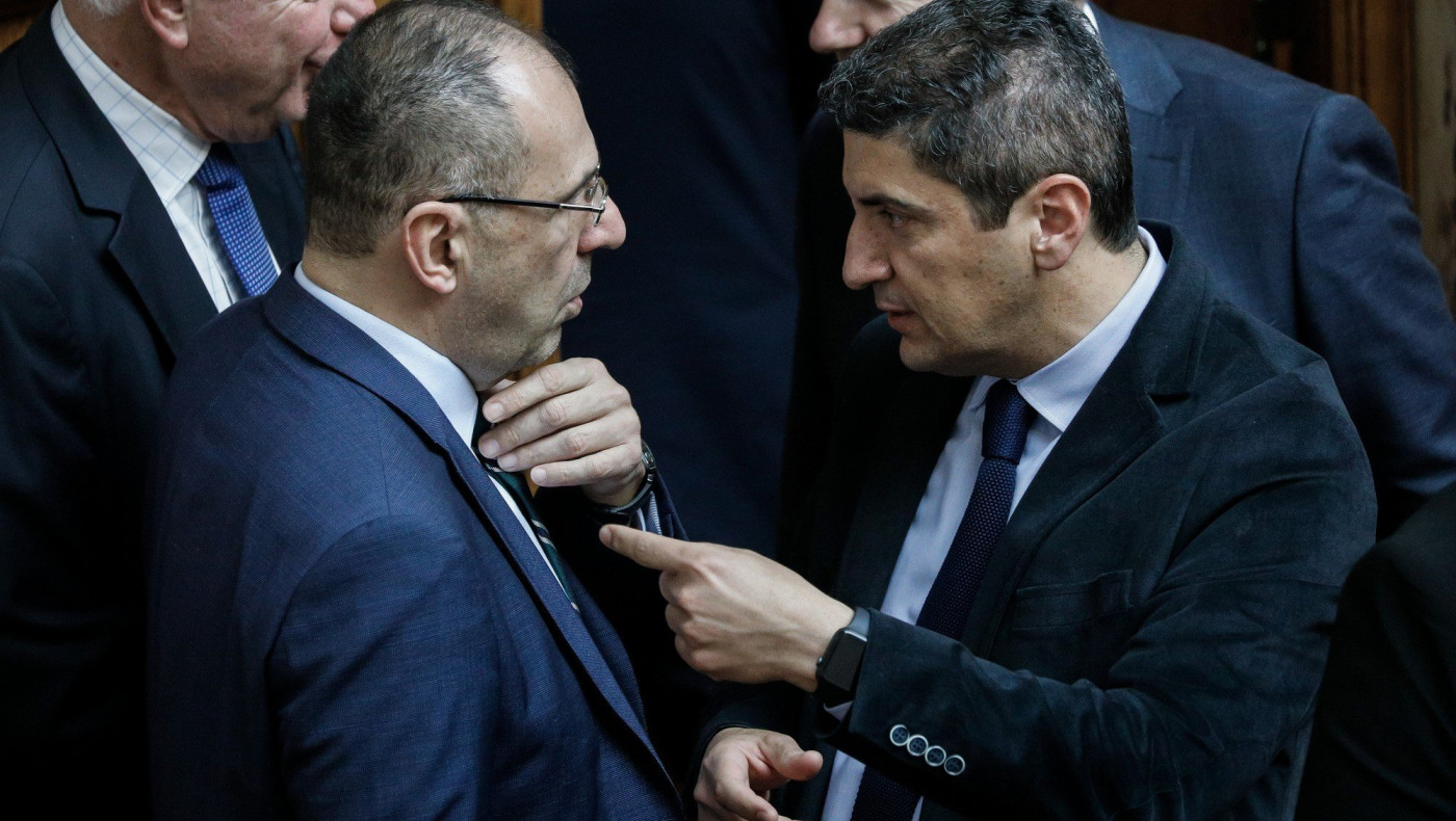 Ο Γεραπετρίτης νομοθετεί, αντί του Αυγενάκη, για χάρη των απλήρωτων ποδοσφαιριστών