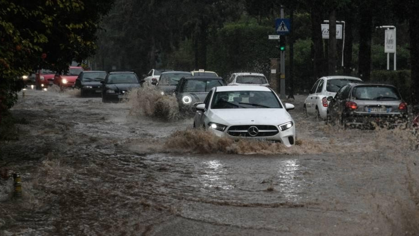 Κακοκαιρία: Πώς οδηγούμε σε λιμνάζοντα νερά