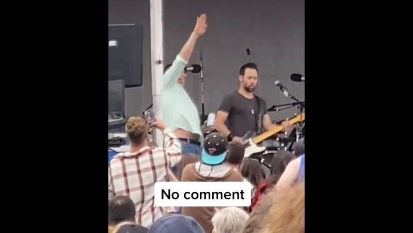 Smash Mouth: Χαιρέτισε ναζιστικά και φώναζε «θα σκοτώσω την οικογένειά σου»