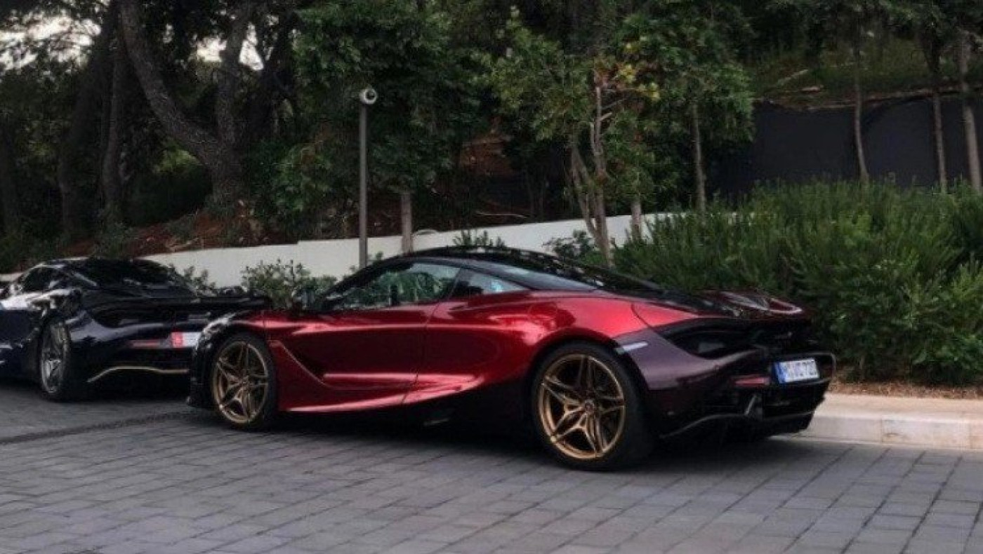 Πήγε να βγάλει φωτογραφία μία McLaren εν κινήσει και έπεσε πάνω της!