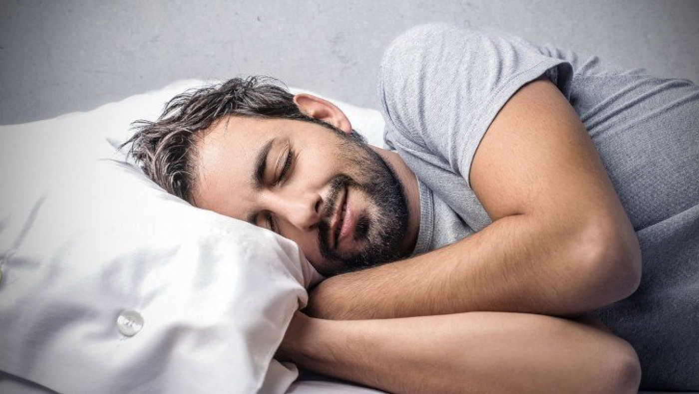 Πώς να κοιμηθείτε άνετα όταν έχει καύσωνα και δεν έχετε air condition