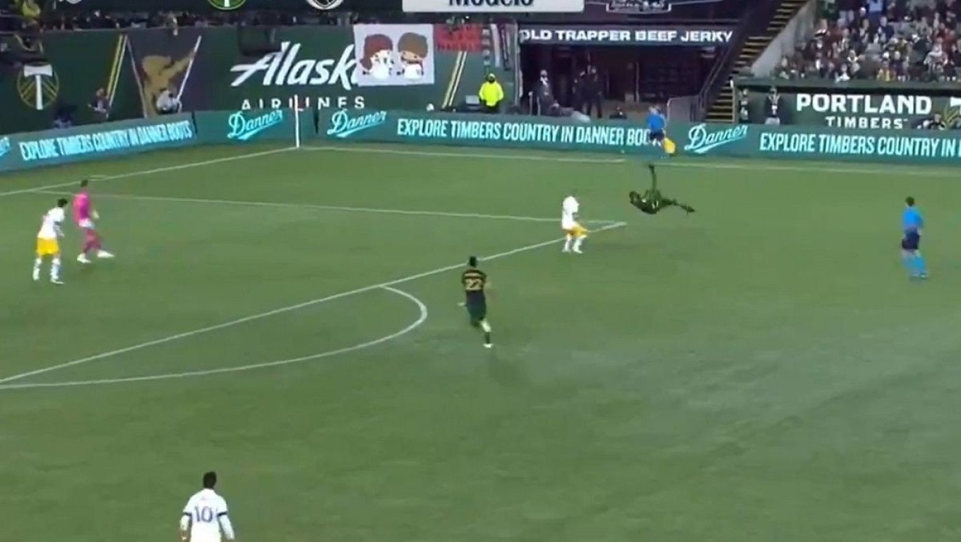 Απίθανο γκολ με ψαλιδάκι εκτός περιοχής στο MLS