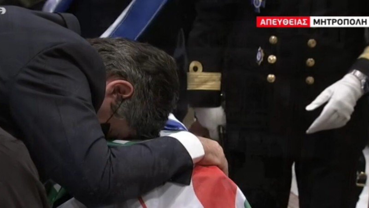 Φώφη Γεννηματά: Συγκλόνισε ο σύζυγος της, πέφτοντας πάνω στο φέρετρο