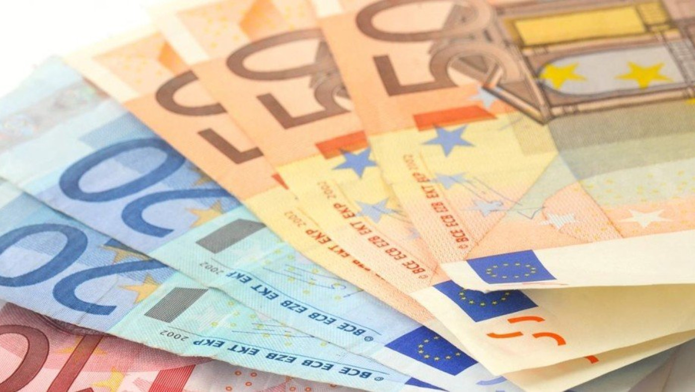 Αυξάνεται από σήμερα ο κατώτατος μισθός