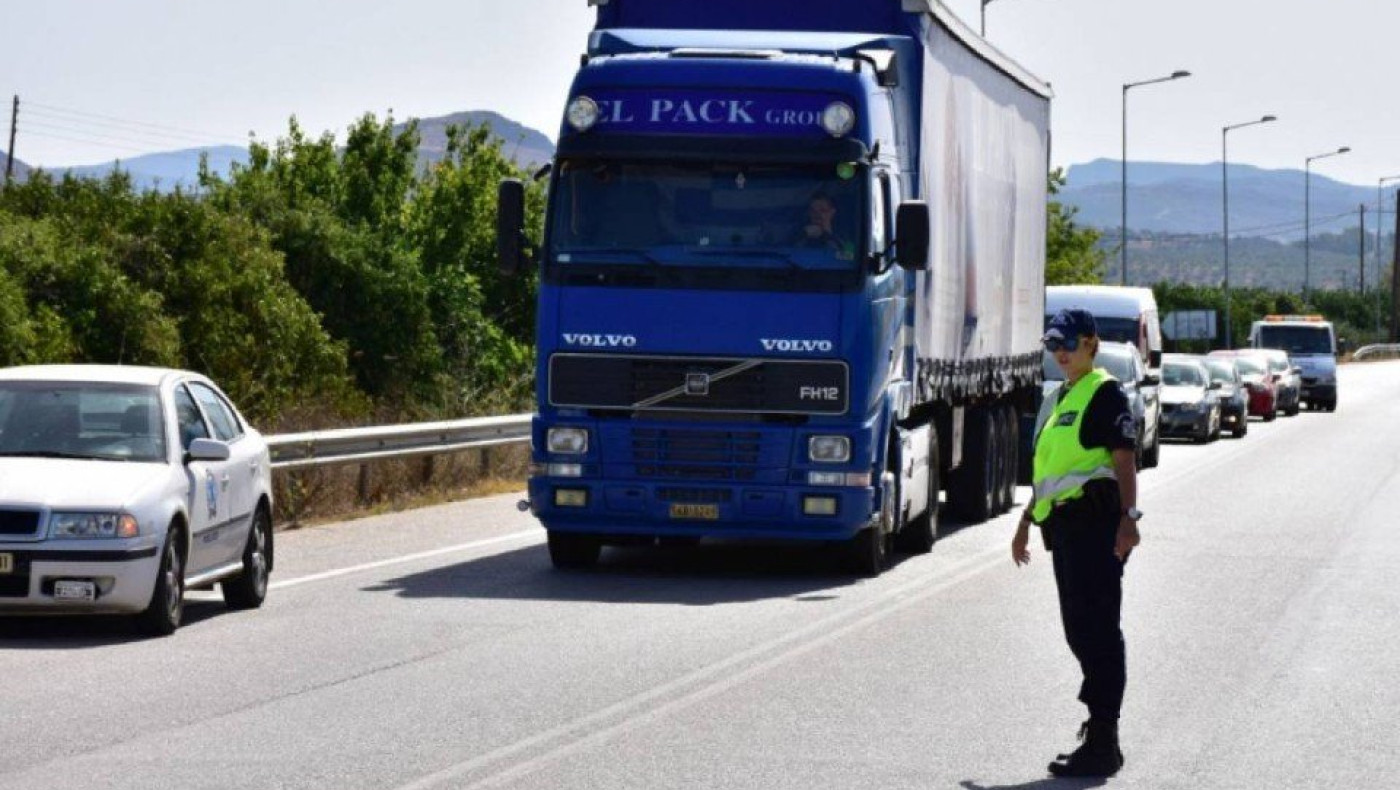 Θεσσαλονίκη: Ανατράπηκε νταλίκα στην Λαχαναγορά- Νεκρός ο οδηγός